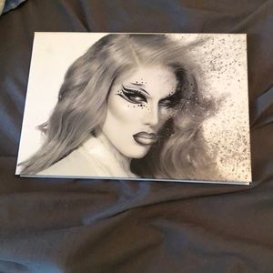 Jeffery star eyeshadow pallet